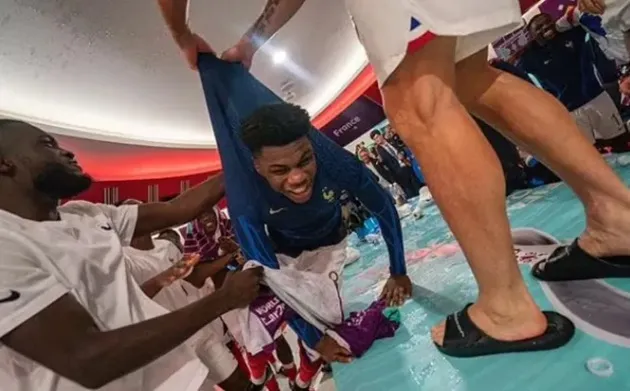 Inside France’s wild dressing room and hotel celebrations after reaching World Cup final - Bóng Đá