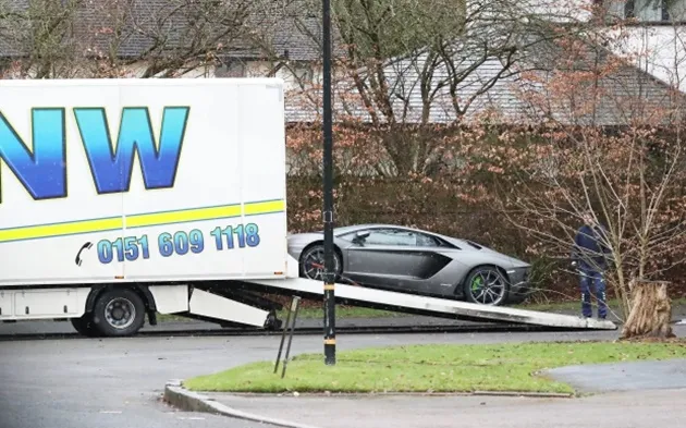 Antony’s £337,000 Lamborghini Aventador taken away in back of recovery truck - Bóng Đá