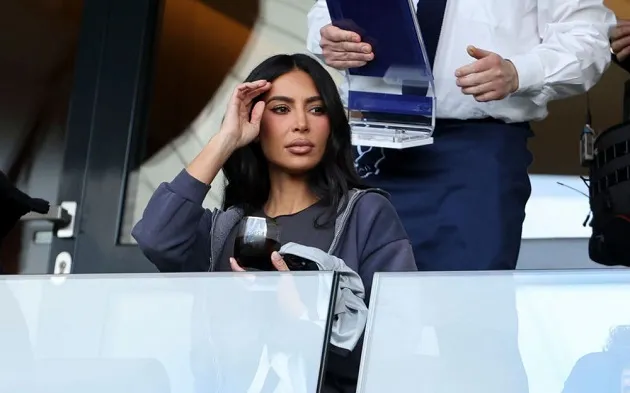 The Kim Kardashian curse is real! TV star watches Lionel Messi & PSG lose just days after attending Arsenal’s European exit - Bóng Đá