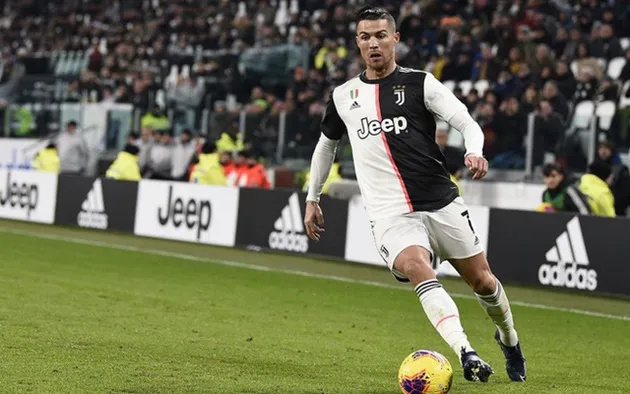 Cristiano Ronaldo poses in his underwear and shows off his toned physique to celebrate Father’s Day in Italy - Bóng Đá