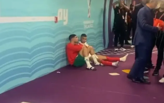 Khoảnh khắc anh hùng trọng anh hùng giữa Mbappe và Hakimi - Bóng Đá