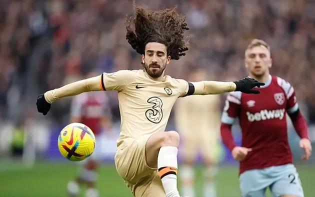 Marc Cucurella is BOOED OFF by Chelsea fans - Bóng Đá