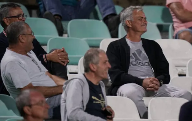 Lewis Grabban at the double as Sabri Lamouchi's side edge to victory at Craven Cottage while Jose Mourinho watches on from the stands - Bóng Đá