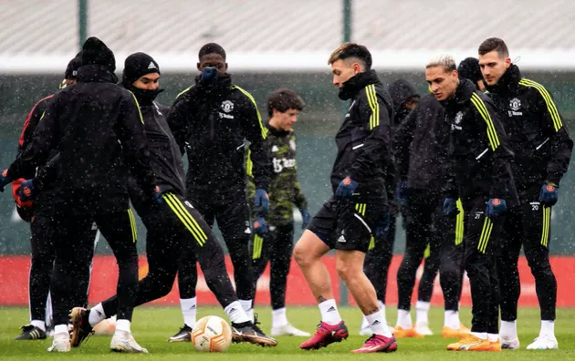 Cơn ác mộng số 9 trở lại, sân tập Man Utd yên ắng lạ thường - Bóng Đá