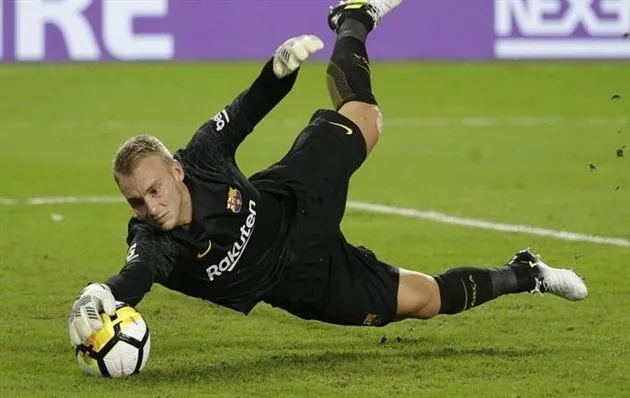 Cillessen buồn vui lẫn lộn trong ngày chia tay Barca - Bóng Đá