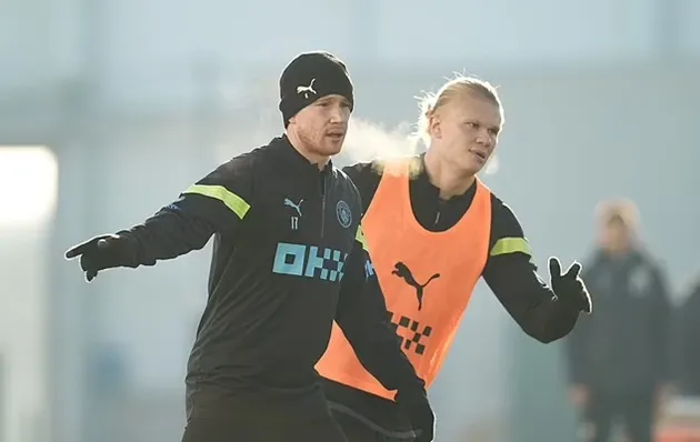 De Bruyne hóa thân ông già Noel - Bóng Đá