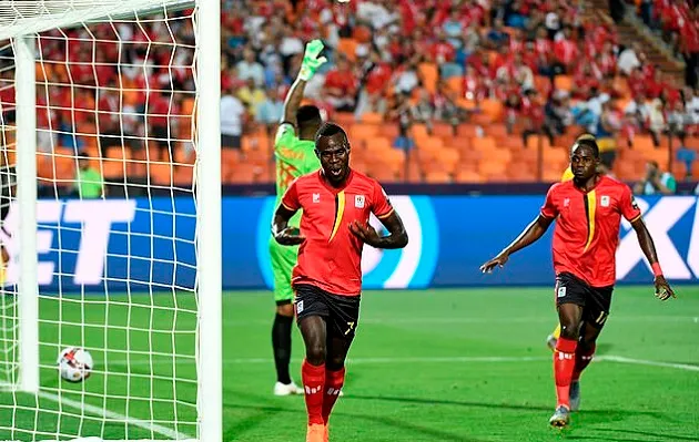 Đối thủ nặng kí của Salah thoát thua sau pha bỏ lỡ của năm - Bóng Đá