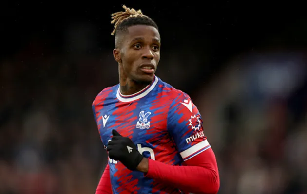 Juventus battle Barcelona for Wilfried Zaha - Bóng Đá