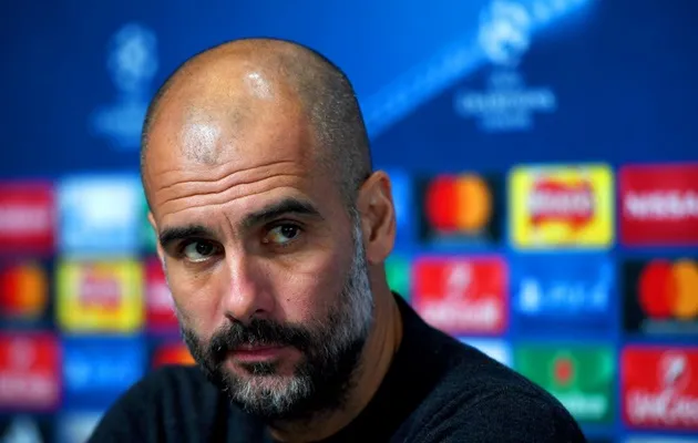 Vừa nâng cúp, Pep Guardiola đã cảnh báo học trò - Bóng Đá