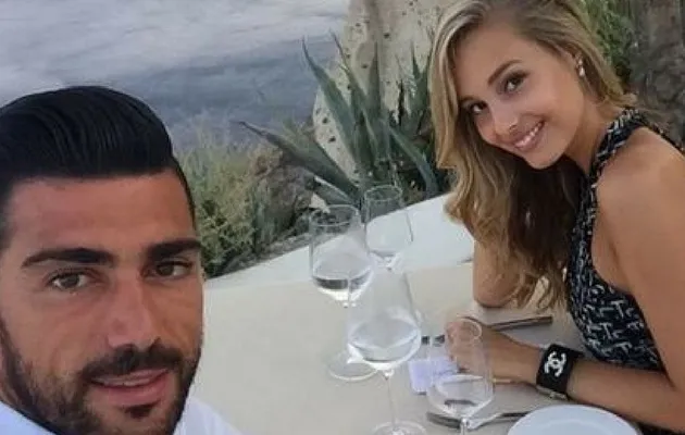 Vợ Graziano Pelle đốt mắt với bikini bốc lửa - Bóng Đá