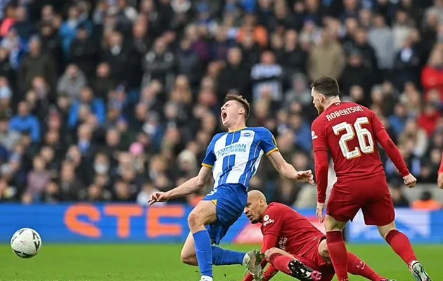 Pundits insist Fabinho SHOULD have been sent off for his late lunge on Evan Ferguson - Bóng Đá