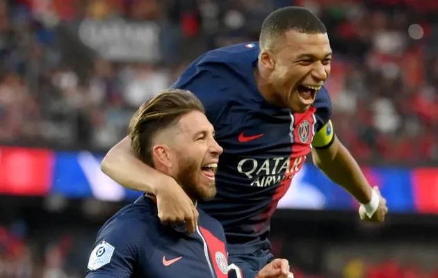 KYLIAN MBAPPÉ DISCUSSING REAL MADRID MOVE WITH SERGIO RAMOS - Bóng Đá