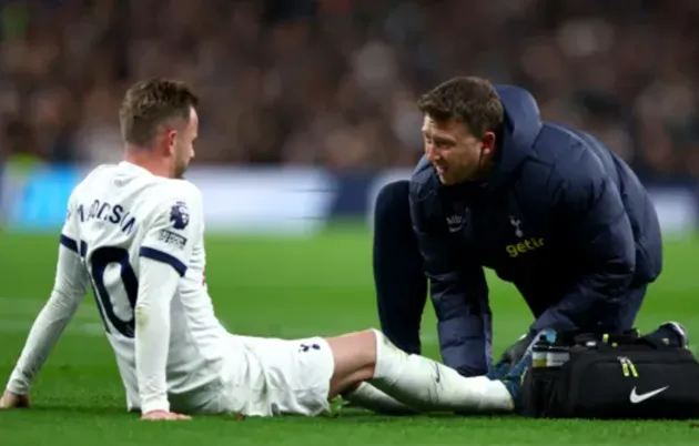 𝐁𝐑𝐄𝐀𝐊𝐈𝐍𝐆: Tottenham fear James Maddison ankle injury is worse than first expected - Bóng Đá