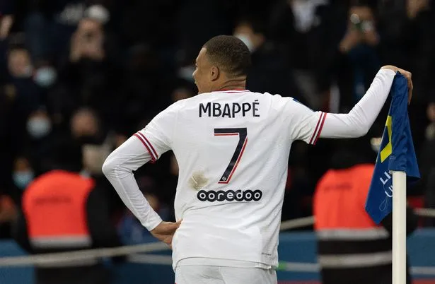 Nhìn Mbappe bắt chước cách ăn mừng, Henry nói gì?  - Bóng Đá