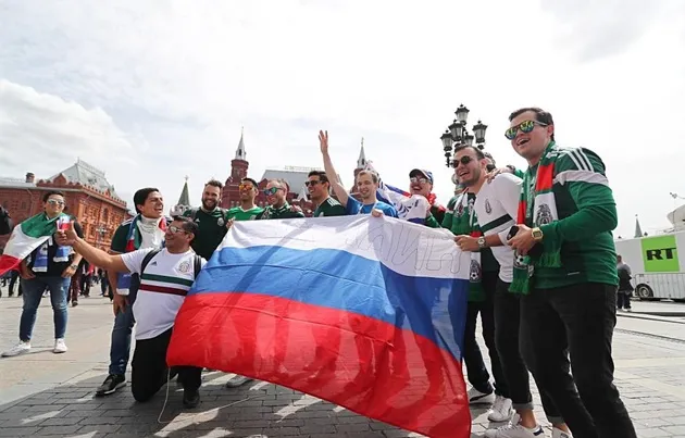 TRỰC TIẾP Nga vs Saudi Arabia: Sân Luzhniki nóng lên từng giờ - Bóng Đá