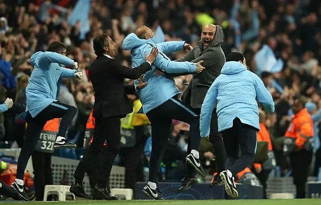Sau tất cả, Pep Guardiola vẫn bị ám quẻ bởi
