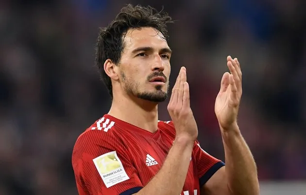 Hummels’ stunning wife Cathy shows off  - Bóng Đá