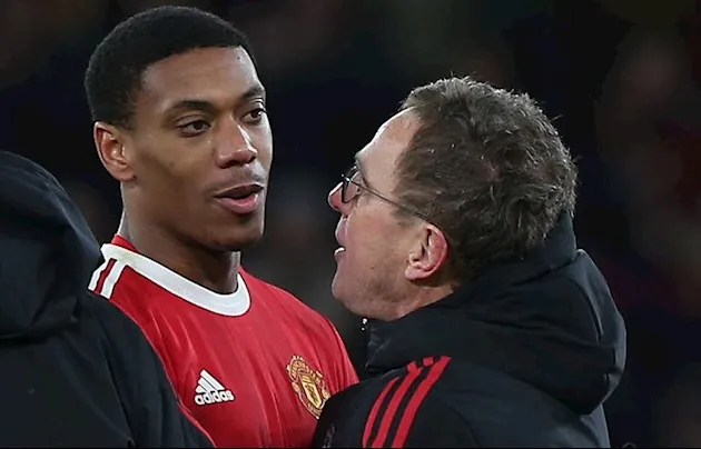 Rangnick ôm Martial sau trận - Bóng Đá