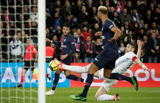 Mbappe trố mắt trước pha bỏ lỡ thần thánh của đồng đội  - Bóng Đá