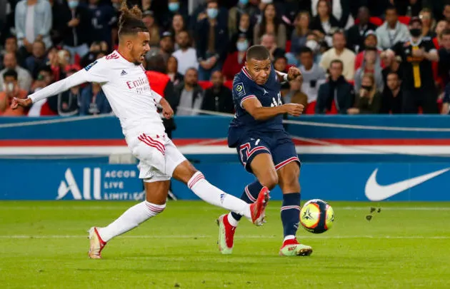 Manchester United are now “quite keen” on signing Lyon defender Malo Gusto at Old Trafford, Dean Jones has told GIVEMESPORT. - Bóng Đá