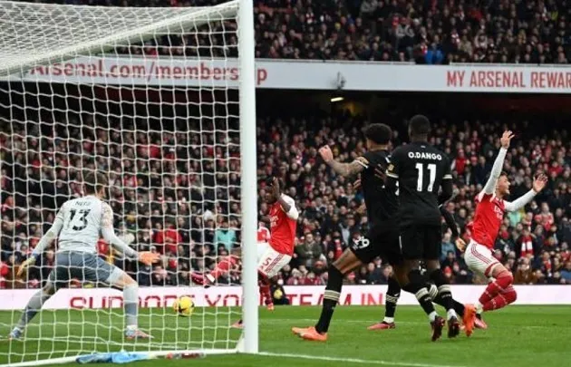 Nổ súng phút 90+7, Arsenal giữ vững khoảng cách 5 điểm với Man City - Bóng Đá