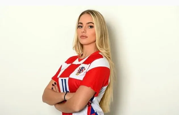 'World's most beautiful footballer' would never hang up her boots for modelling - Bóng Đá