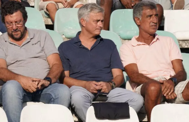 Lewis Grabban at the double as Sabri Lamouchi's side edge to victory at Craven Cottage while Jose Mourinho watches on from the stands - Bóng Đá