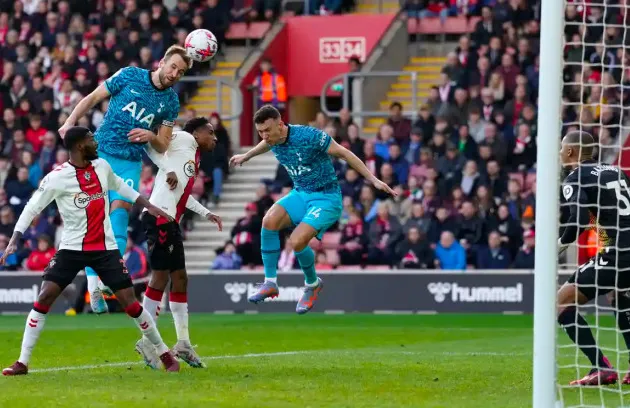 Chiếc áo Tottenham ngày càng chật chội với Harry Kane - Bóng Đá