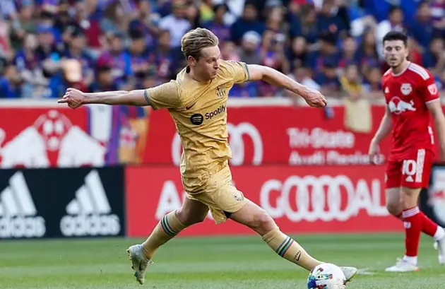 Manchester United 'are preparing a FINAL offer to sign Frenkie de Jong from Barcelona with the Premier League giants to match his £450,000-a-week salary - Bóng Đá