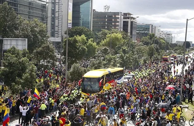 Thất trận trở về nhà, tuyển Colombia vẫn được chào đón như người hùng - Bóng Đá