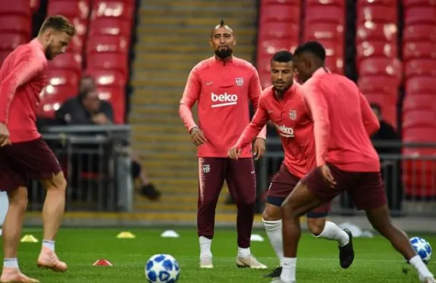 Messi phát tướng đáng kinh ngạc trong ngày đặt chân đến Wembley - Bóng Đá