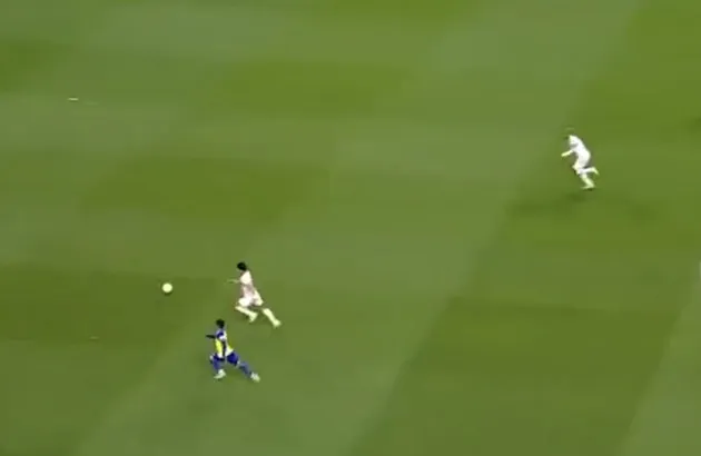 Tròn mắt với 2 pha kiến tạo khó tin của Ronaldo - Bóng Đá