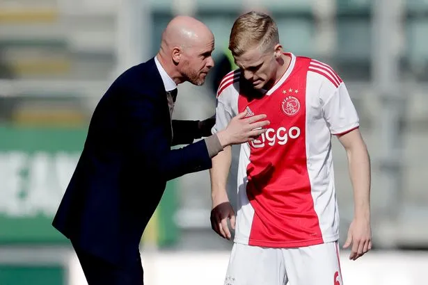 Erik ten Hag already gave opinion on how Donny van de Beek has been treated by Man Utd - Bóng Đá