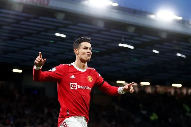 Gary Neville warns Man Utd about Cristiano Ronaldo's future after hat-trick - Bóng Đá