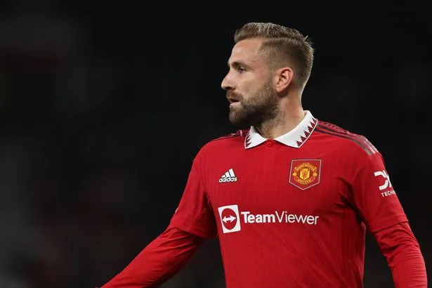 Erik ten Hag explains why he's playing Luke Shaw at centre-back for Man Utd - Bóng Đá