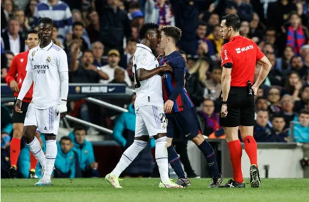 FC Barcelona’s Ronald Araujo Tells Real Madrid Star Vinicius Jr To Focus On Football After El Clasico Antics - Bóng Đá