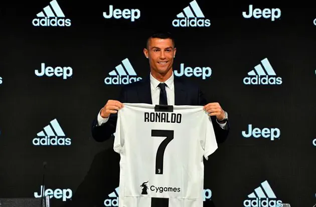 ẢNH: Tròn 1 năm bom tấn Cristiano Ronaldo đến Juventus - Bóng Đá