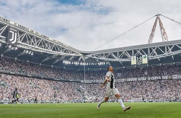 ẢNH: Tròn 1 năm bom tấn Cristiano Ronaldo đến Juventus - Bóng Đá