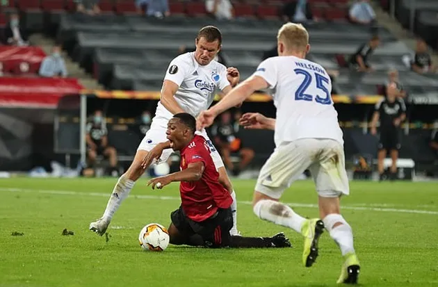 Copenhagen boss Stale Solbakken says Anthony Martial DIVED to win the decisive penalty - Bóng Đá