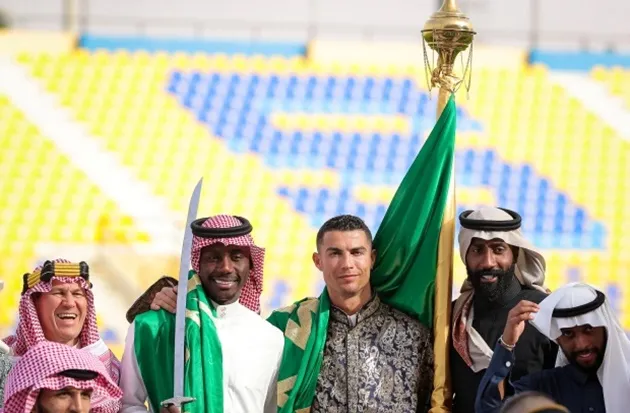 Cristiano Ronaldo wields sword and wears traditional dress  - Bóng Đá