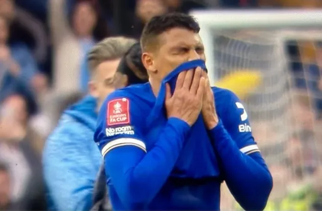 Thiago Silva was crying after the game at Wembley - Bóng Đá