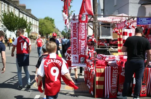 Cảm động với tấm lòng 'giận thì giận, thương thì thương' của CĐV với Wenger - Bóng Đá