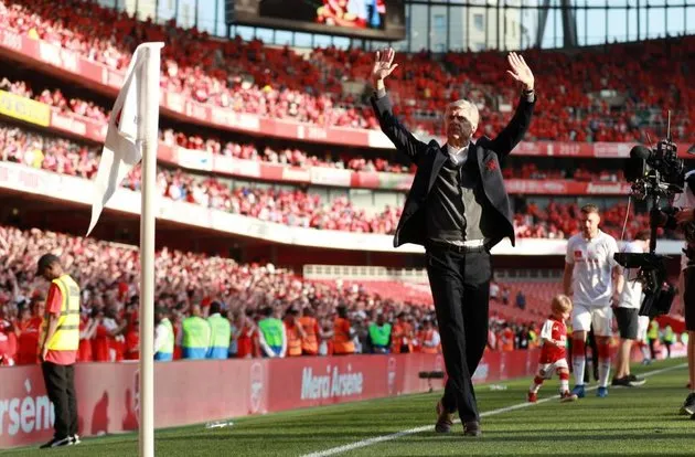 Cảm động với tấm lòng 'giận thì giận, thương thì thương' của CĐV với Wenger - Bóng Đá