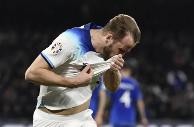 Harry Kane is king! Striker breaks England's all-time goalscoring record with penalty against Italy - Bóng Đá