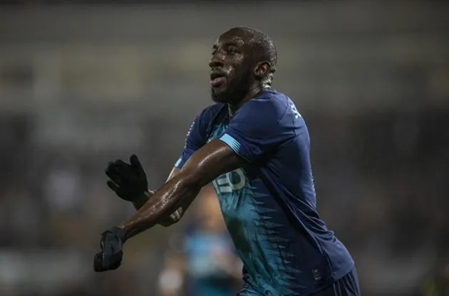 Porto star Moussa Marega tells Vitoria fans to ‘f*** yourself’ after he walks off the pitch following vile racist abuse - Bóng Đá