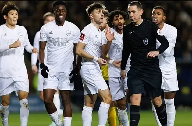 Arsenal hit with FA charge for failing to control their players in their FA Cup win at Oxford - Bóng Đá