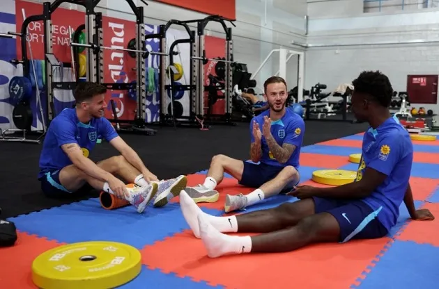 Inside England’s World Cup camp for France clash, from Werewolf game and spelling bees to surprise Robbie Williams gig - Bóng Đá