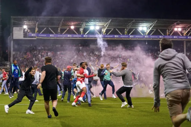 Ăn mừng quá khích CĐV Nottingham Forest gây ra họa lớn - Bóng Đá