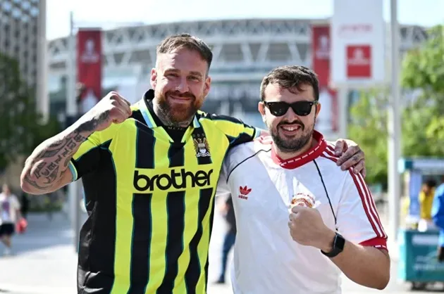 FA Cup final fans pile into Wembley for Utd v City after frantic road dash amid train strike hell… as stations lie empty - Bóng Đá