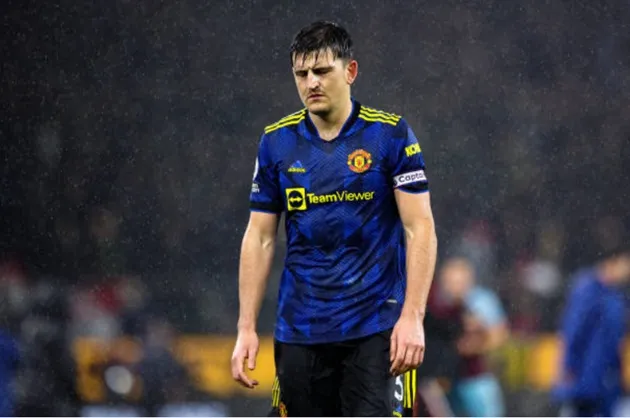 Maguire bị xoay như chong chóng, Pogba điên tiết quăng găng tay - Bóng Đá